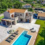 Villa Midnight Serenity