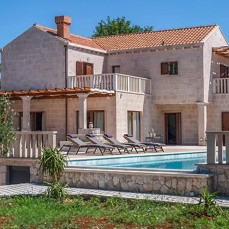 Villa Midnight Serenity Cilipi