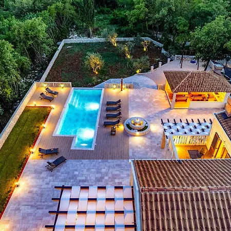 Villa Midnight Serenity