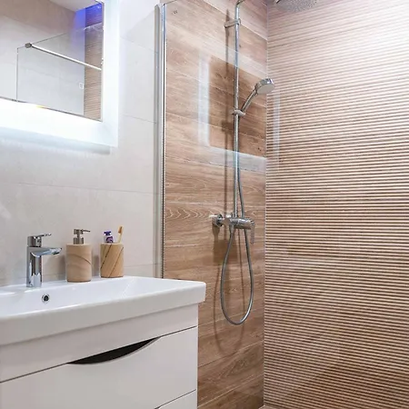 Midnight Serenity Čilipi