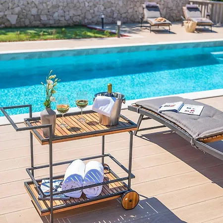 Villa Midnight Serenity Čilipi