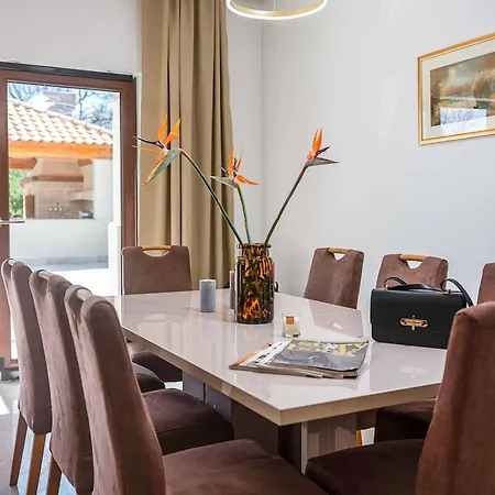 Βίλα Midnight Serenity Čilipi