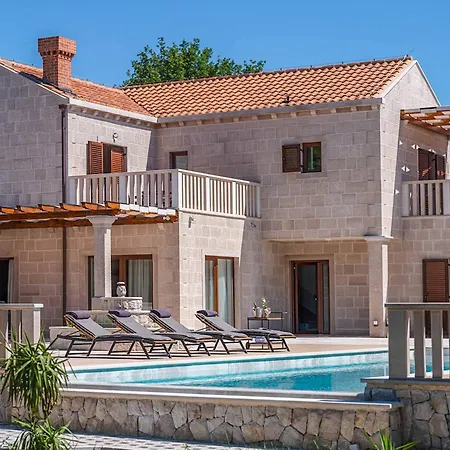 Villa Midnight Serenity