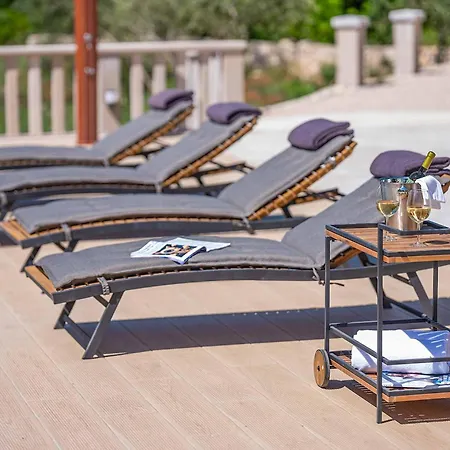 Villa Midnight Serenity Čilipi