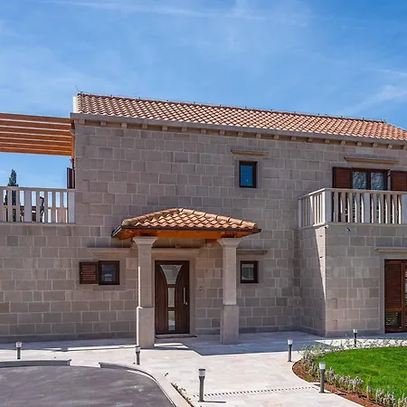 Villa Midnight Serenity