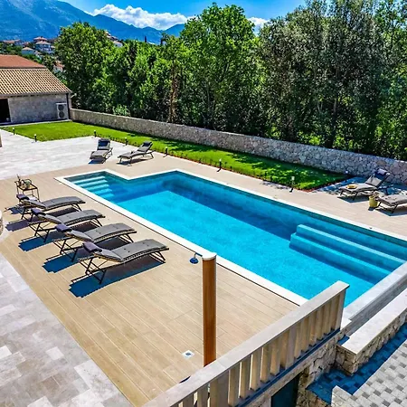 Villa Midnight Serenity Čilipi